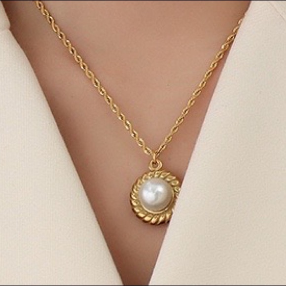 Luzy Jewelry Jewelry - 18K Gold Croissant Freshwater Pearl Pendant Twisted Rope Necklace Chain
